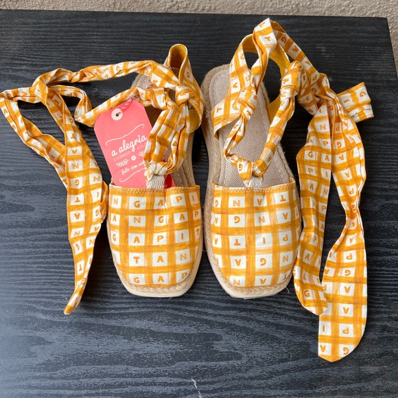 FARM Rio Yellow Sandals Size 7.5 - Picture 4 of 6